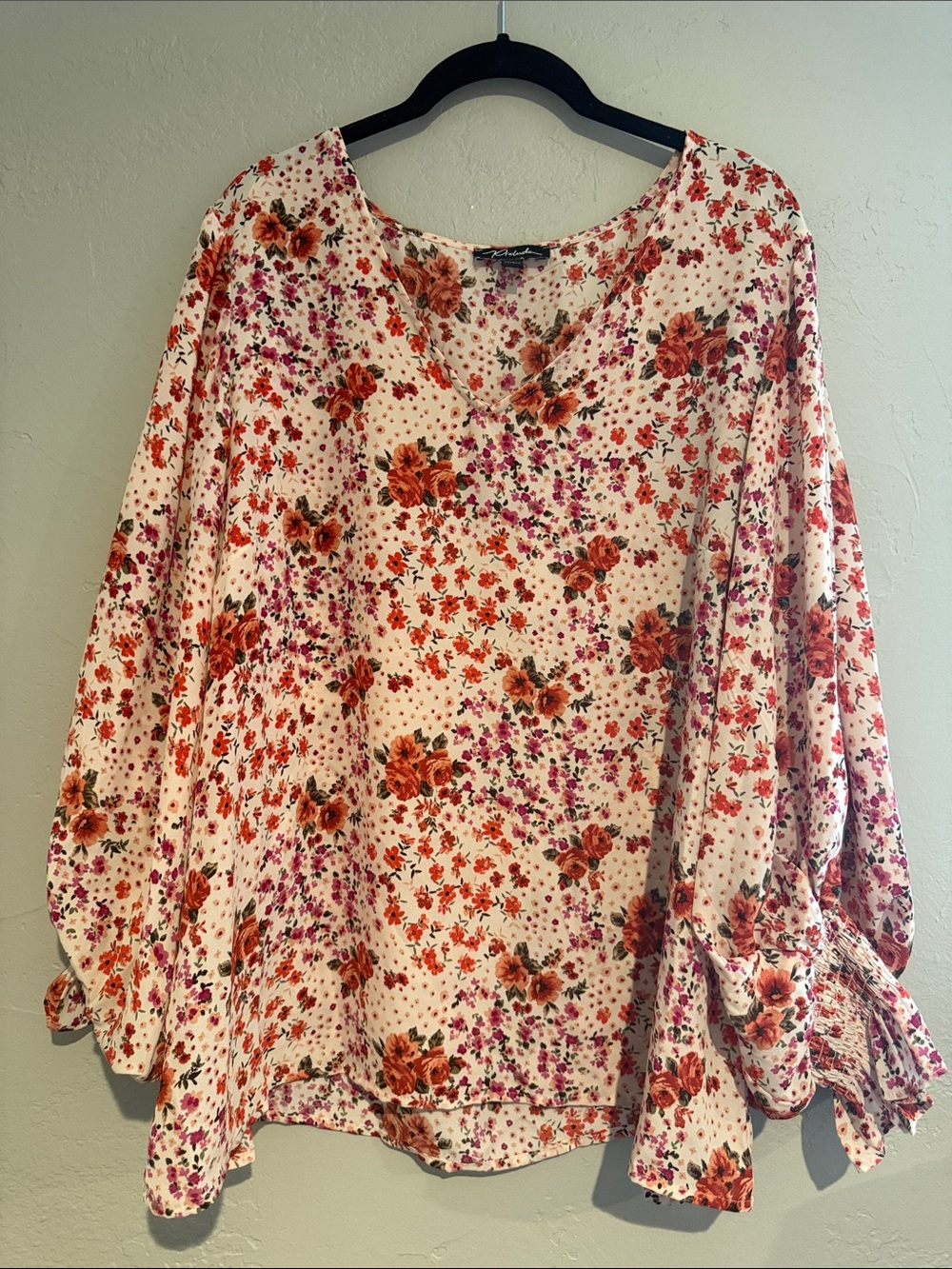 Floral V-Neck Long Sleeve Blouse in Soft Pink and Cream